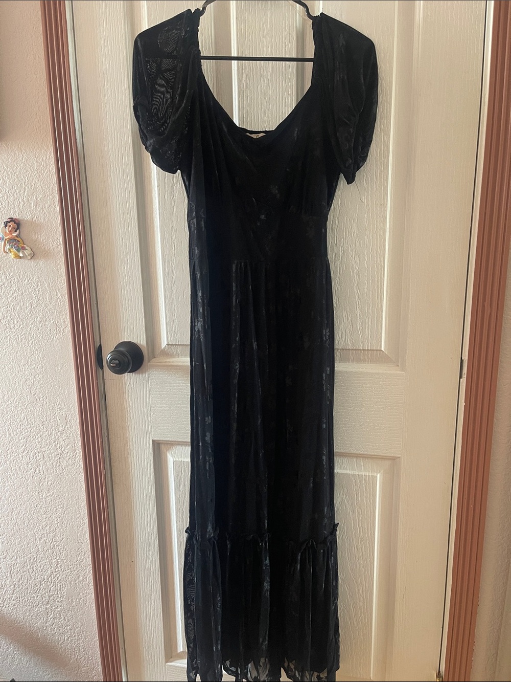 Black Women's Maxi Dress - Elegant Puff Sleeve Evening Dress